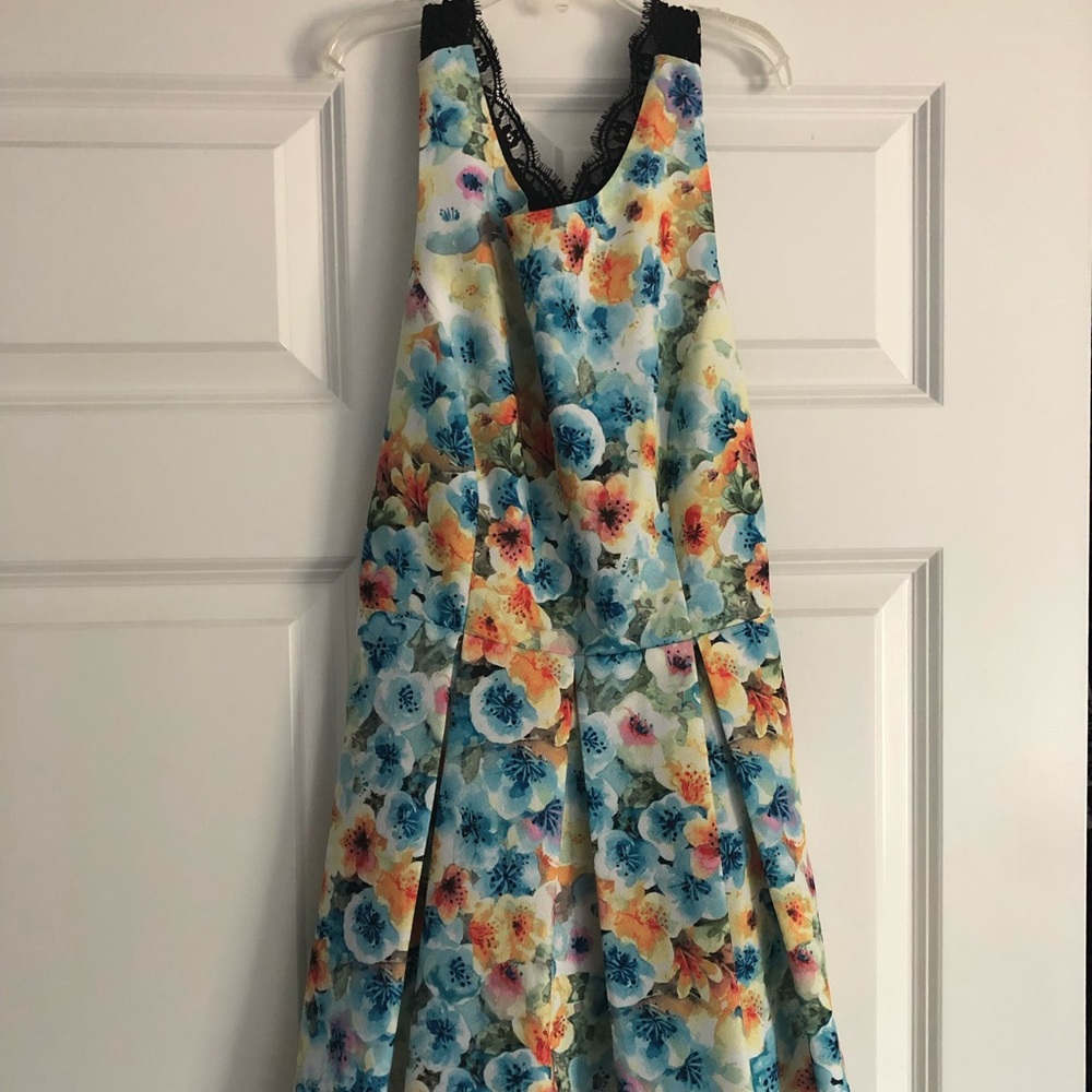 Floral lace short dress